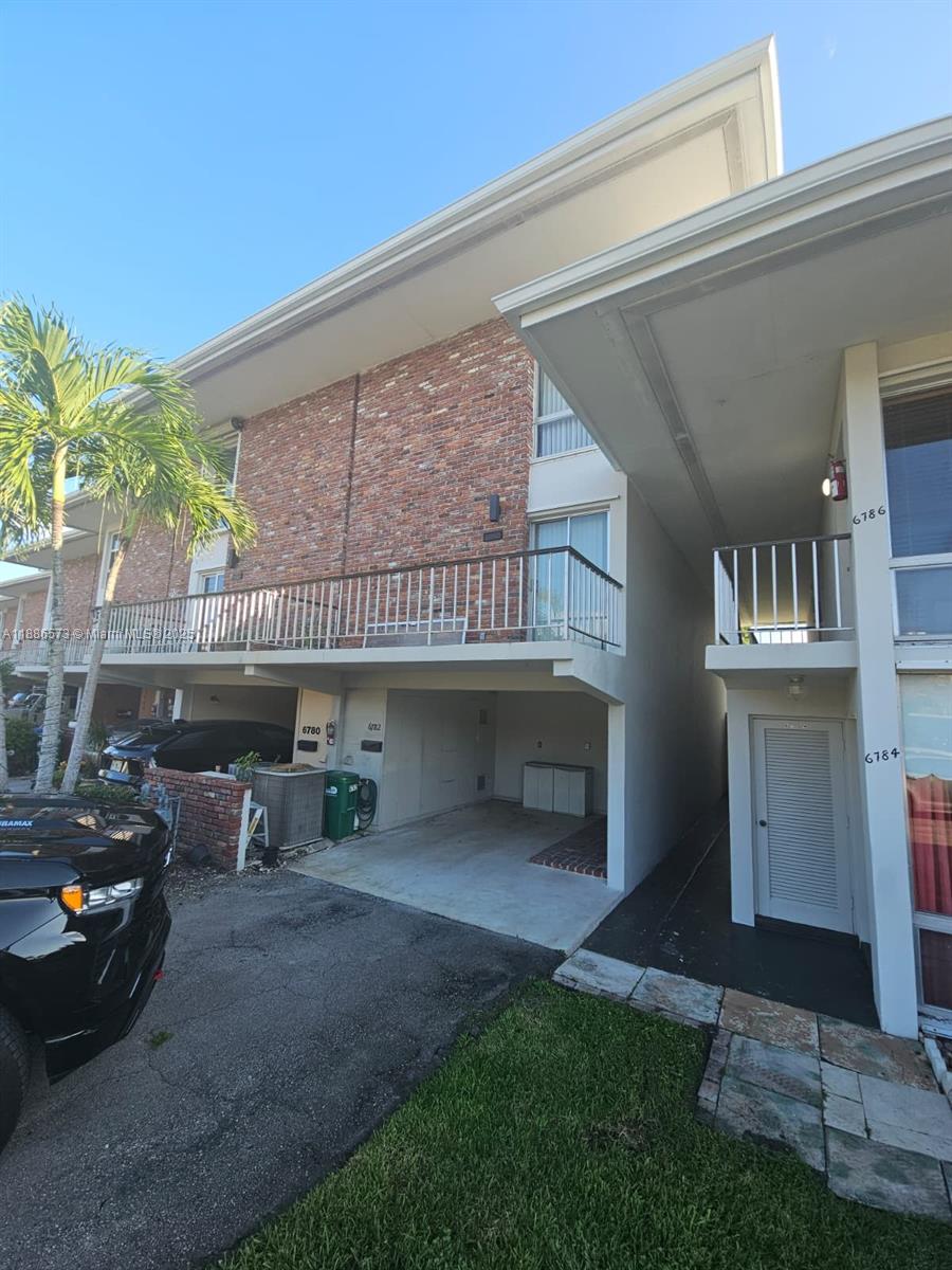 COUNTRY CLUB OF MIAMI CON - Residential