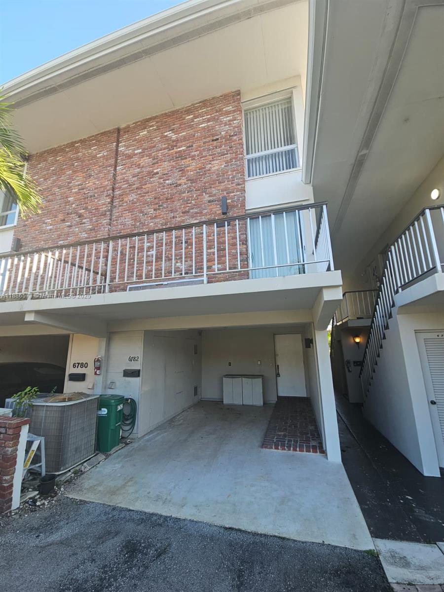 COUNTRY CLUB OF MIAMI CON - Residential