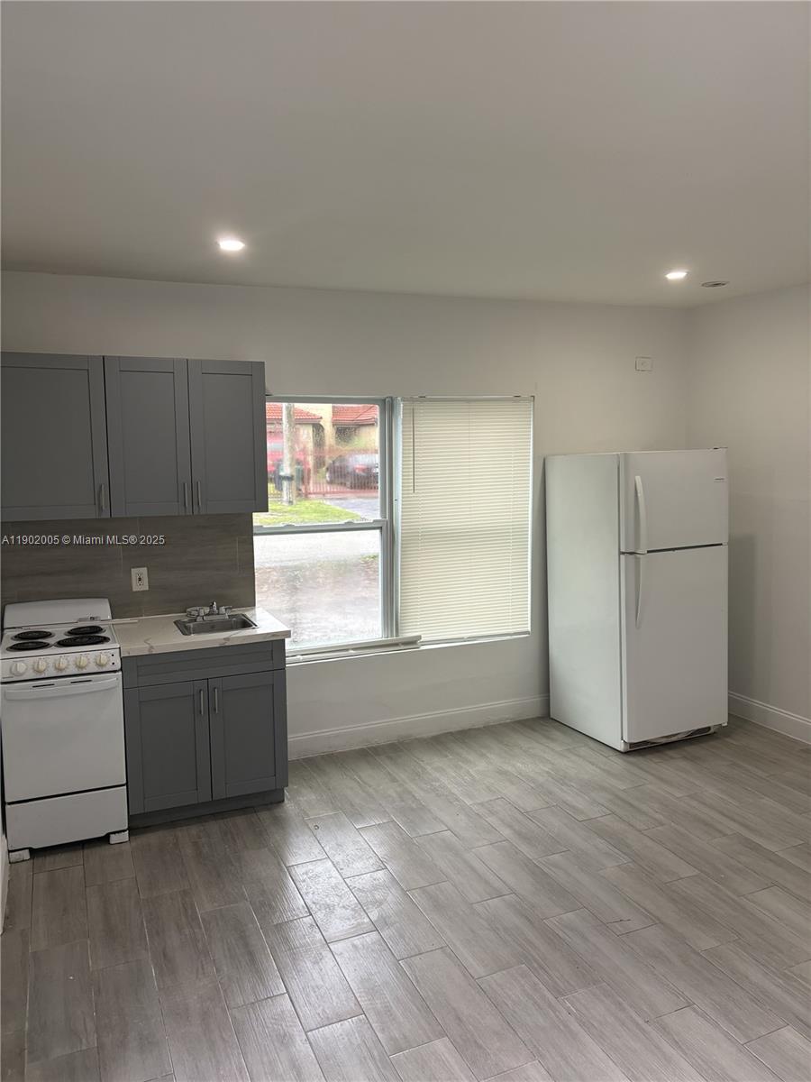 PINEWOOD PARK PL AMD 2ND - Residential Lease