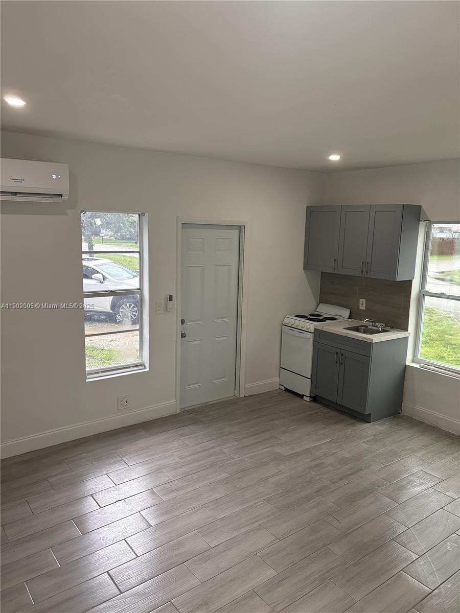 PINEWOOD PARK PL AMD 2ND - Residential Lease