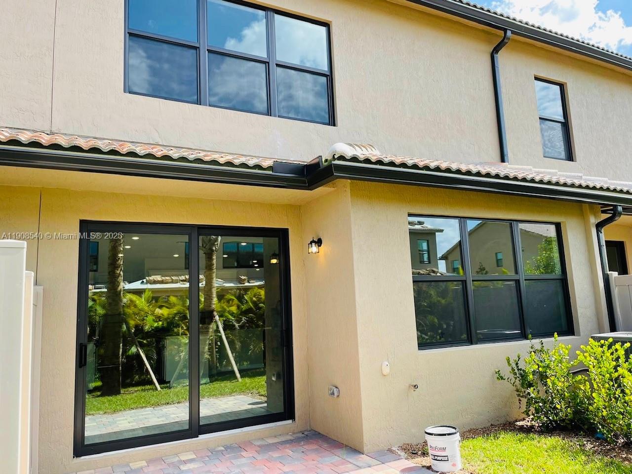 FIELDS AT GULFSTREAM POLO - Residential Lease