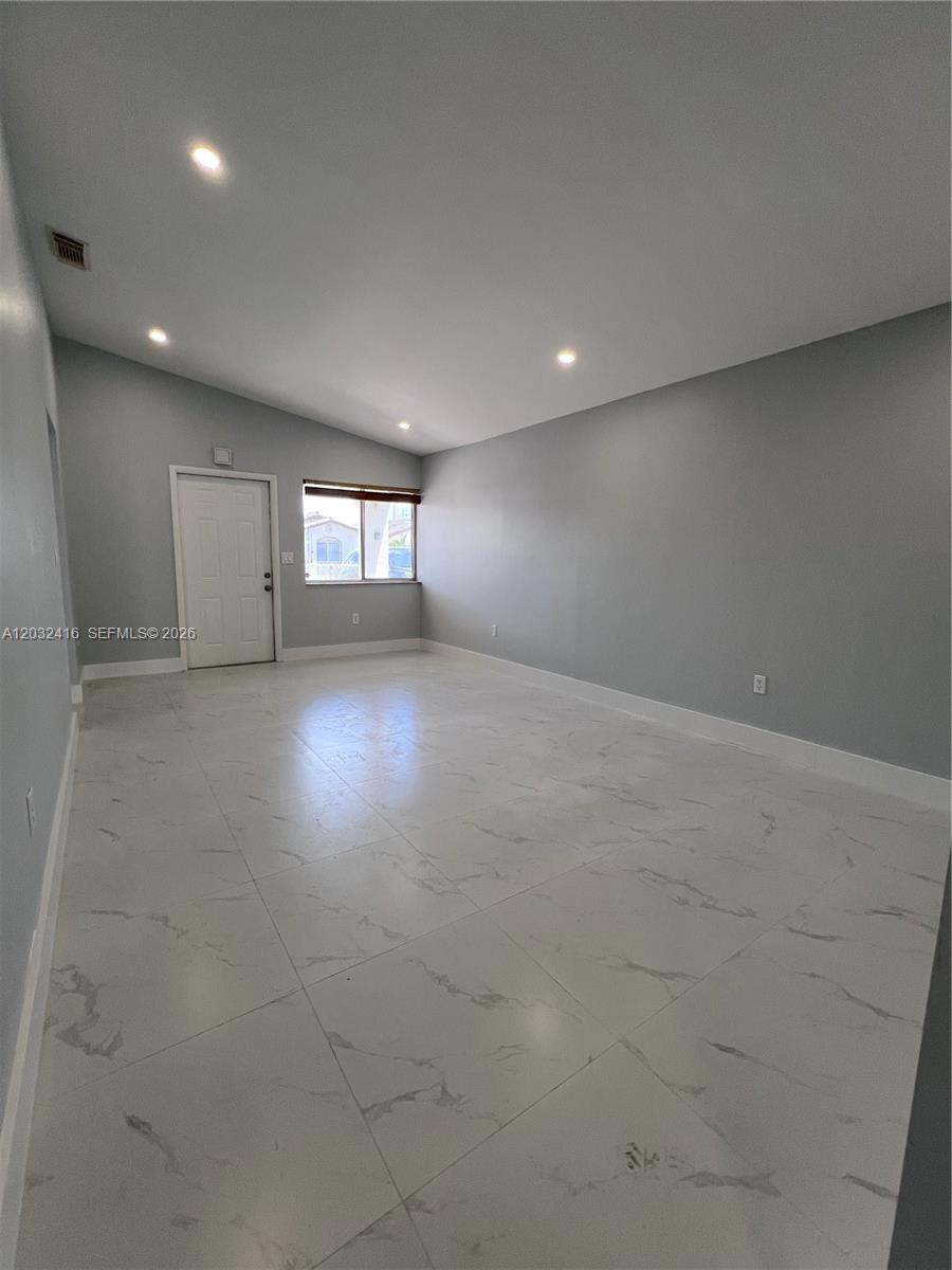 2834 W 75th Ter