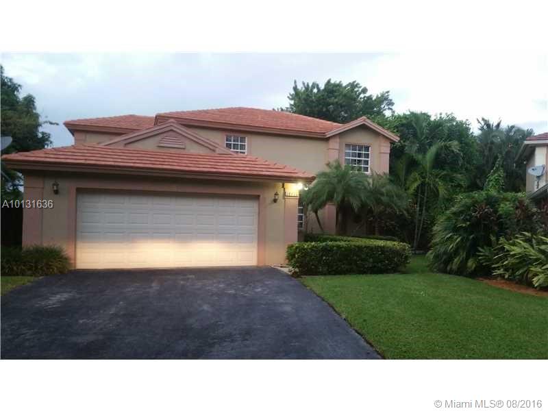 *Regular Sale**Ready to Move* Gorgeous two story house, 3 bedroom 2 bathrooms and 1/2 bath in the 1st floor.Beautiful and peaceful patio with adorable Lakeview. Quite and nice neighborhood. Close to Restaurants, shopping centers, good schools.
Community Amenities :Pool , Tennis court, club house & more
**As Is Contracts**