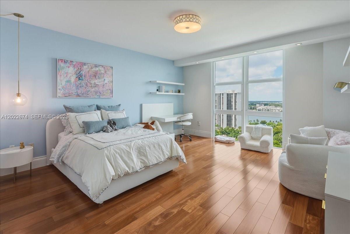 THE PENINSULA II CONDO - Residential