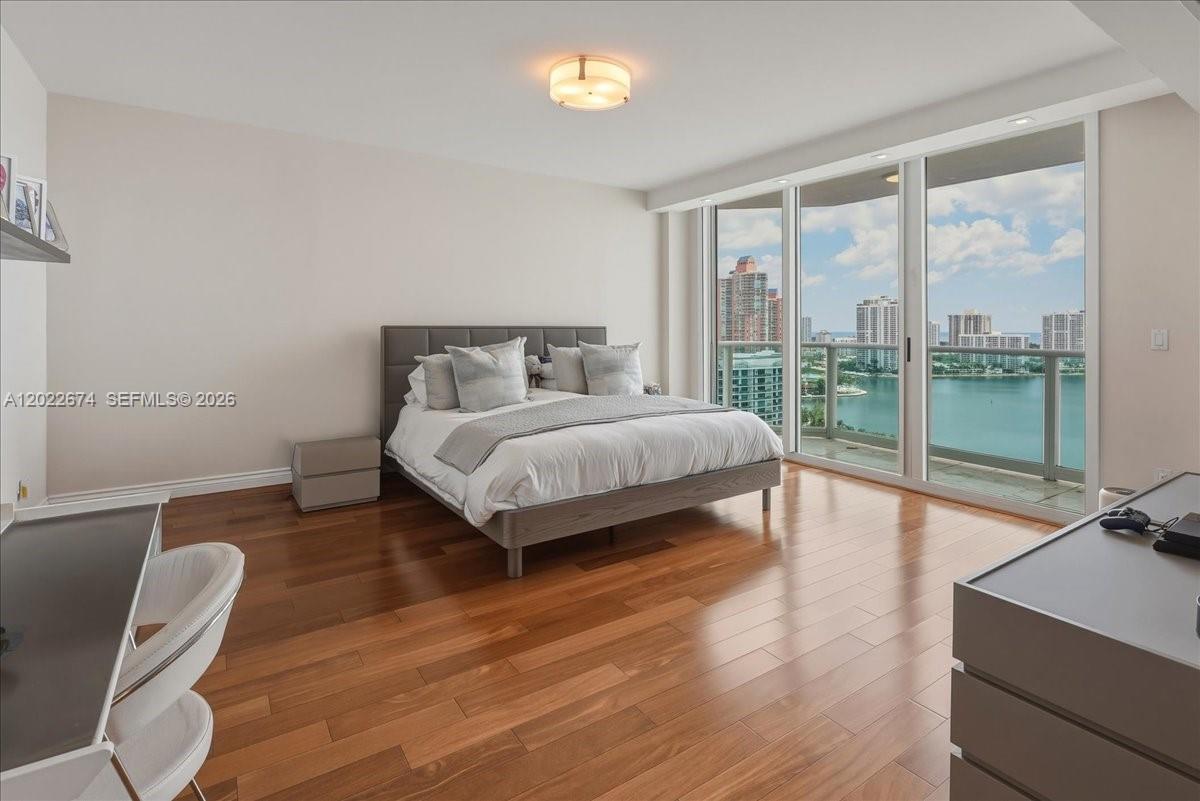 THE PENINSULA II CONDO - Residential