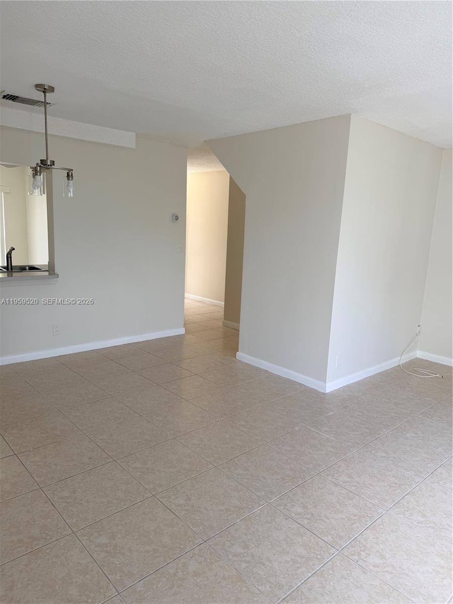SANTA MARGARITA TOWNHOUSE - Residential Lease
