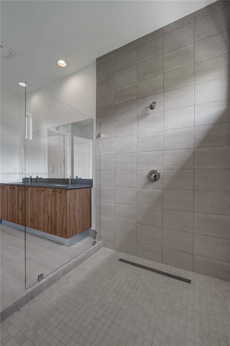 KINGFISHER RESERVE - Residential Lease