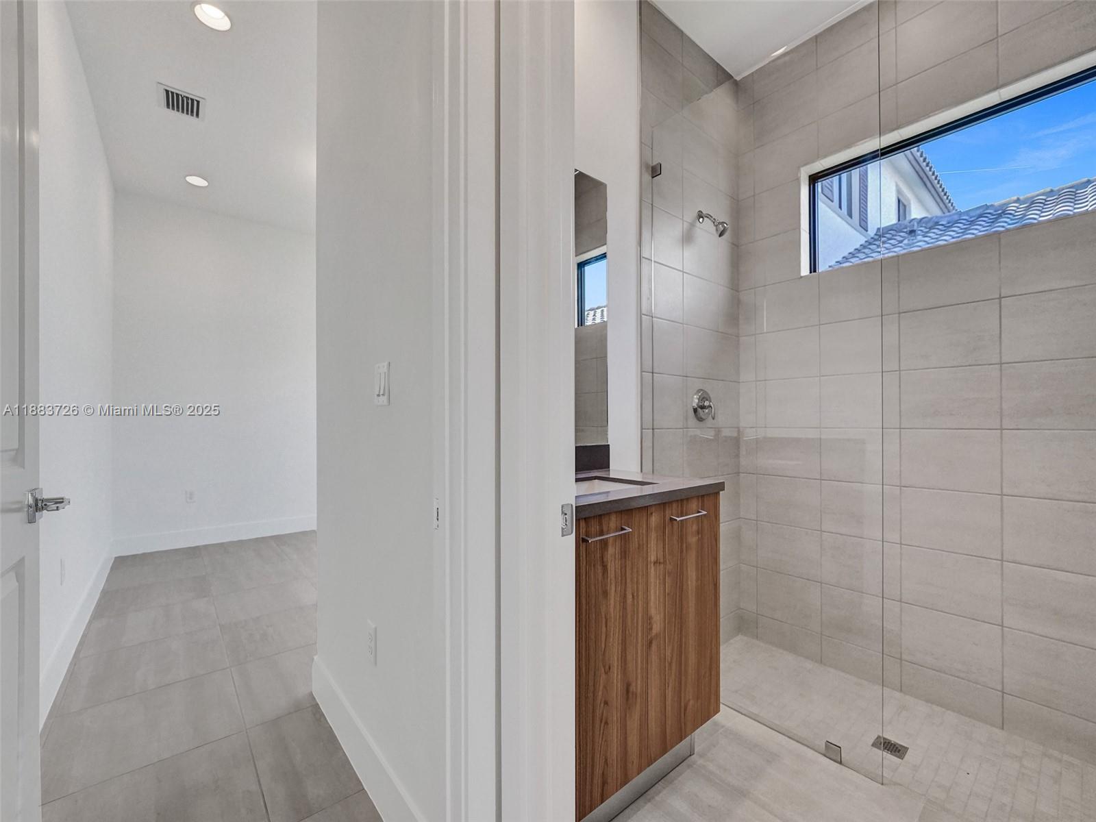 KINGFISHER RESERVE - Residential Lease