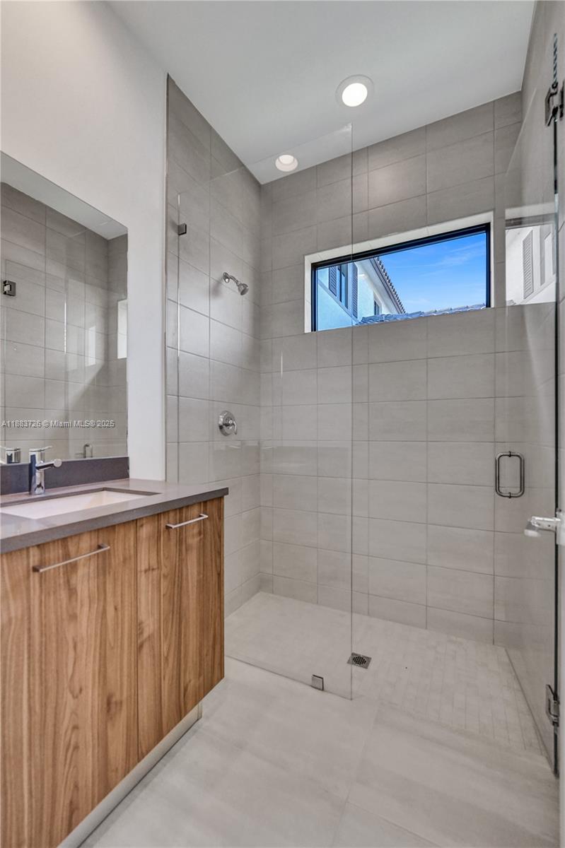 KINGFISHER RESERVE - Residential Lease