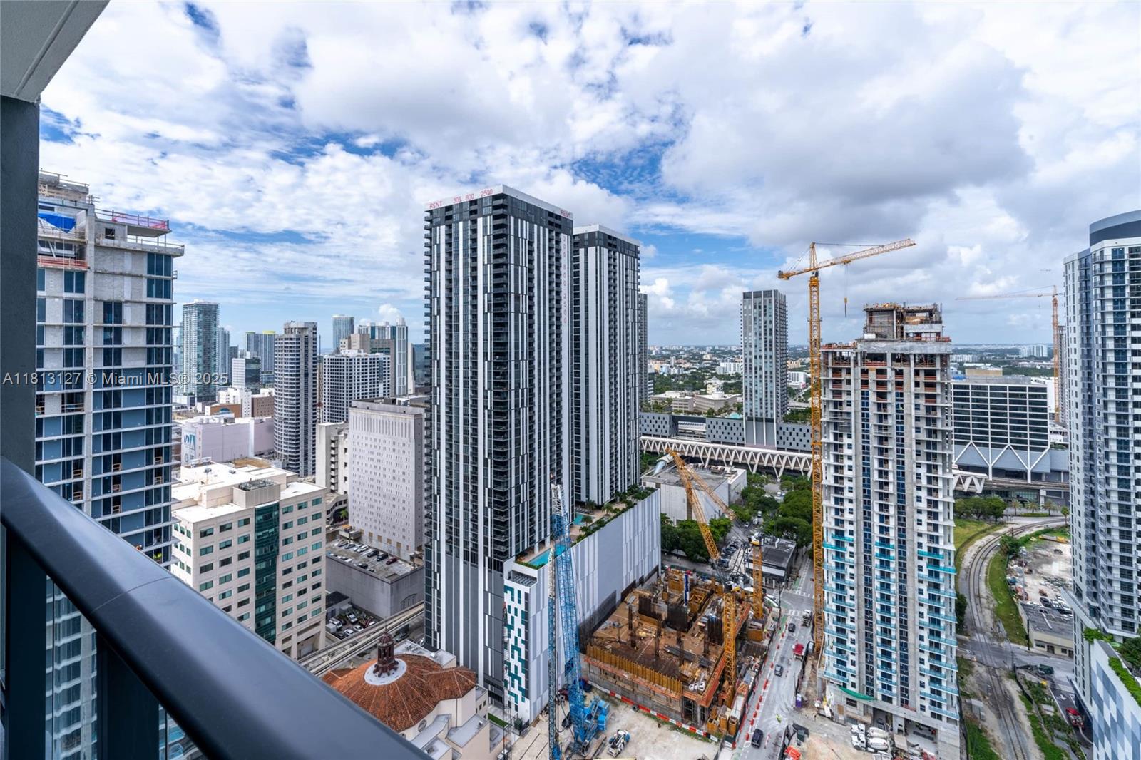 Enjoy living in a luxury 5 star amenities service building in the heart of Downtown Miami. This gorgeous 52 story building offers concierge, valet parking, sauna, massage room, fully equipped gym, restaurant, bars and more. Explore living the best Miami lifestyle. One bedroom one full bath fully furnished washer and dryer top of the line appliances and more. Price is based on a full year term lease.