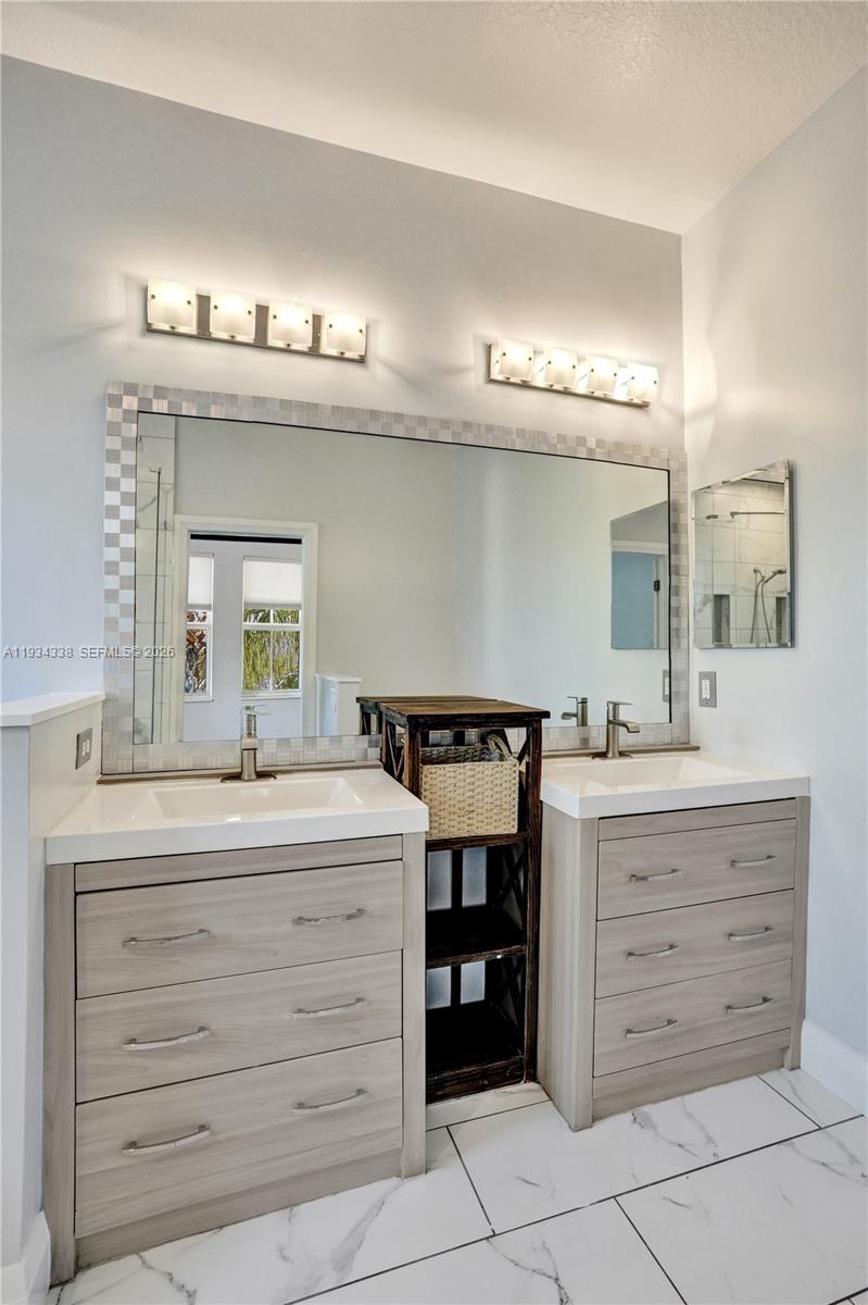 PALOMA LAKES - Residential