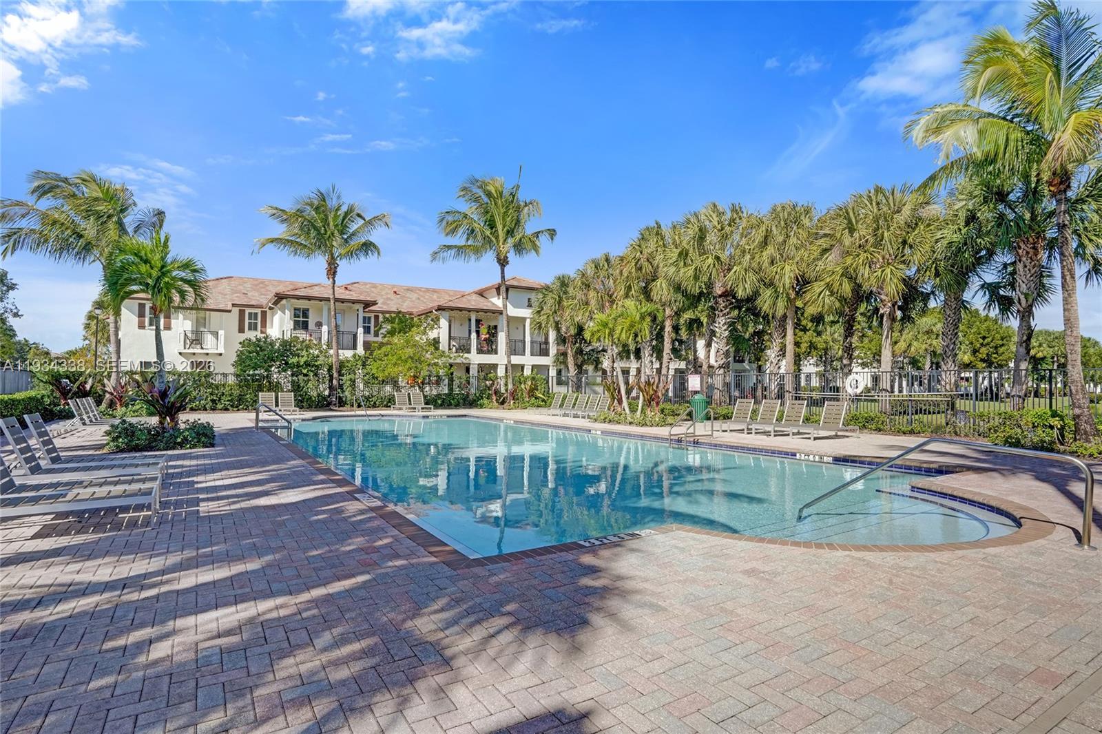 PALOMA LAKES - Residential