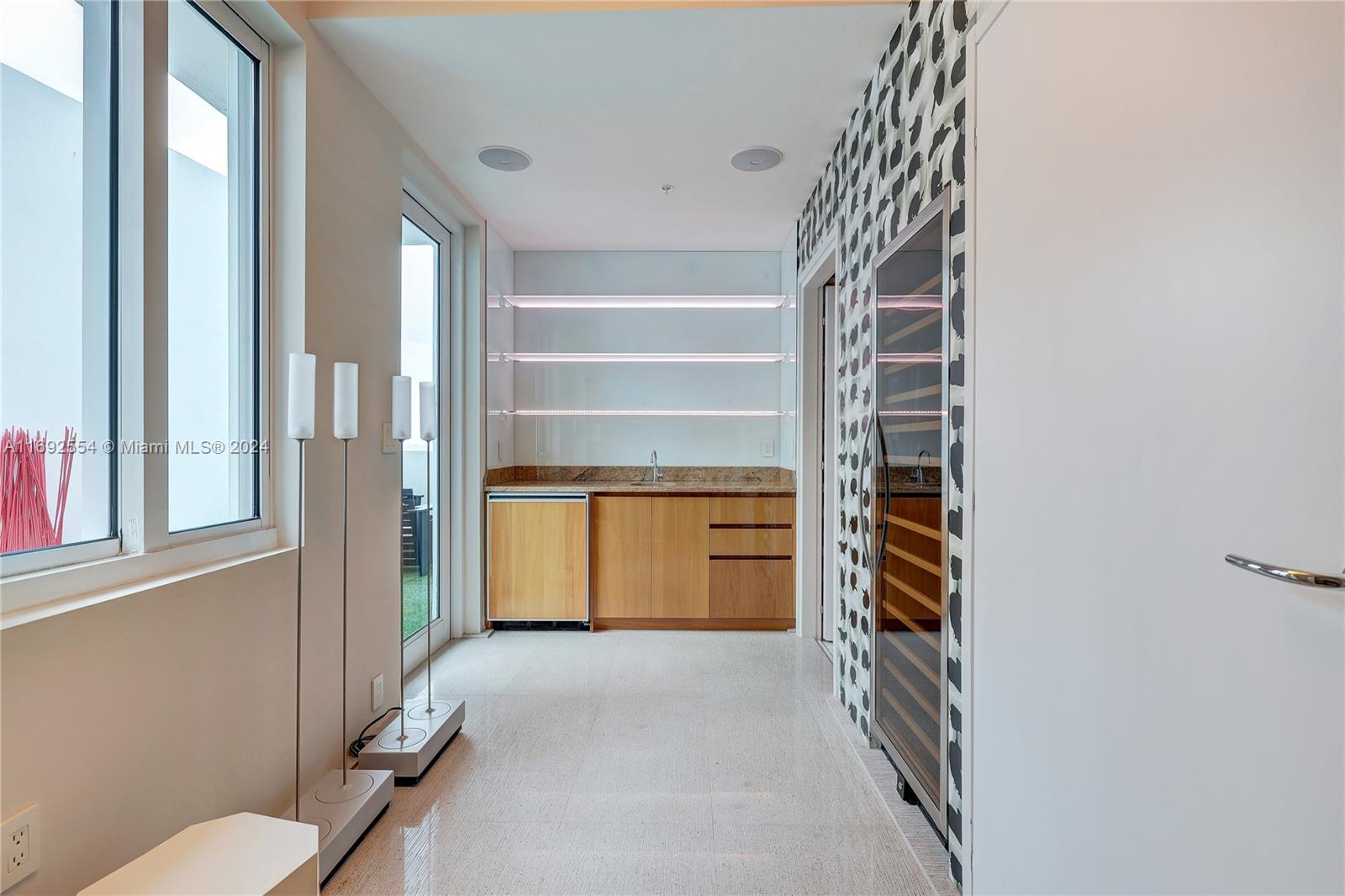 CONTINUUM ON SOUTH BEACH - Residential Lease