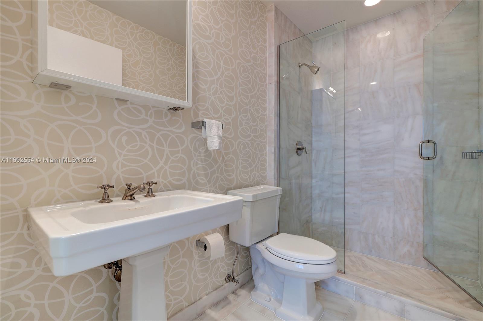 CONTINUUM ON SOUTH BEACH - Residential Lease
