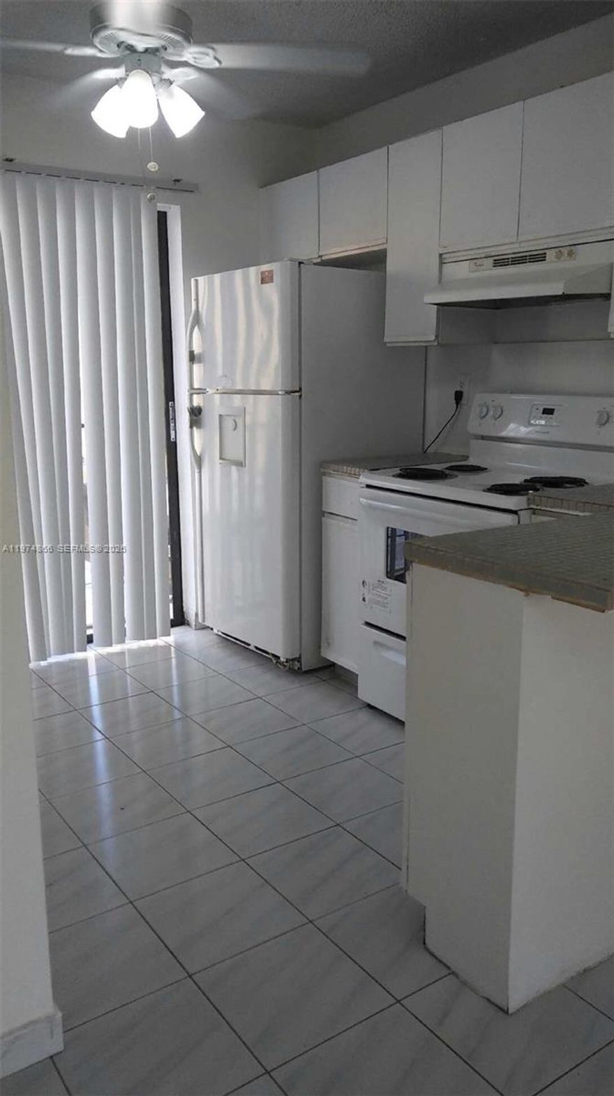 Spacious unit in convenient location near highways and shopping.  Laundry located inside unit.