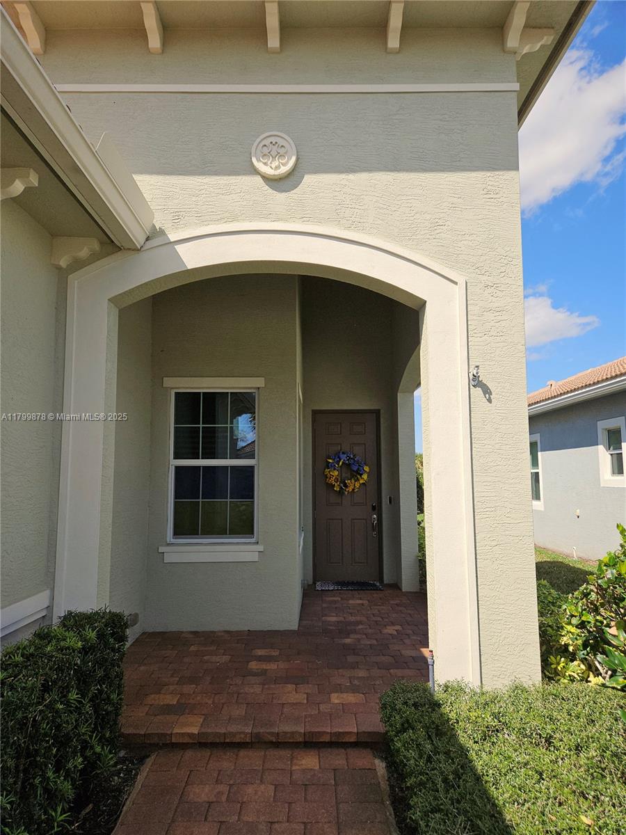 20028 SW Caserta Way, Port St. Lucie, FL, 34986/$474,000 2 20028 SW Caserta Way