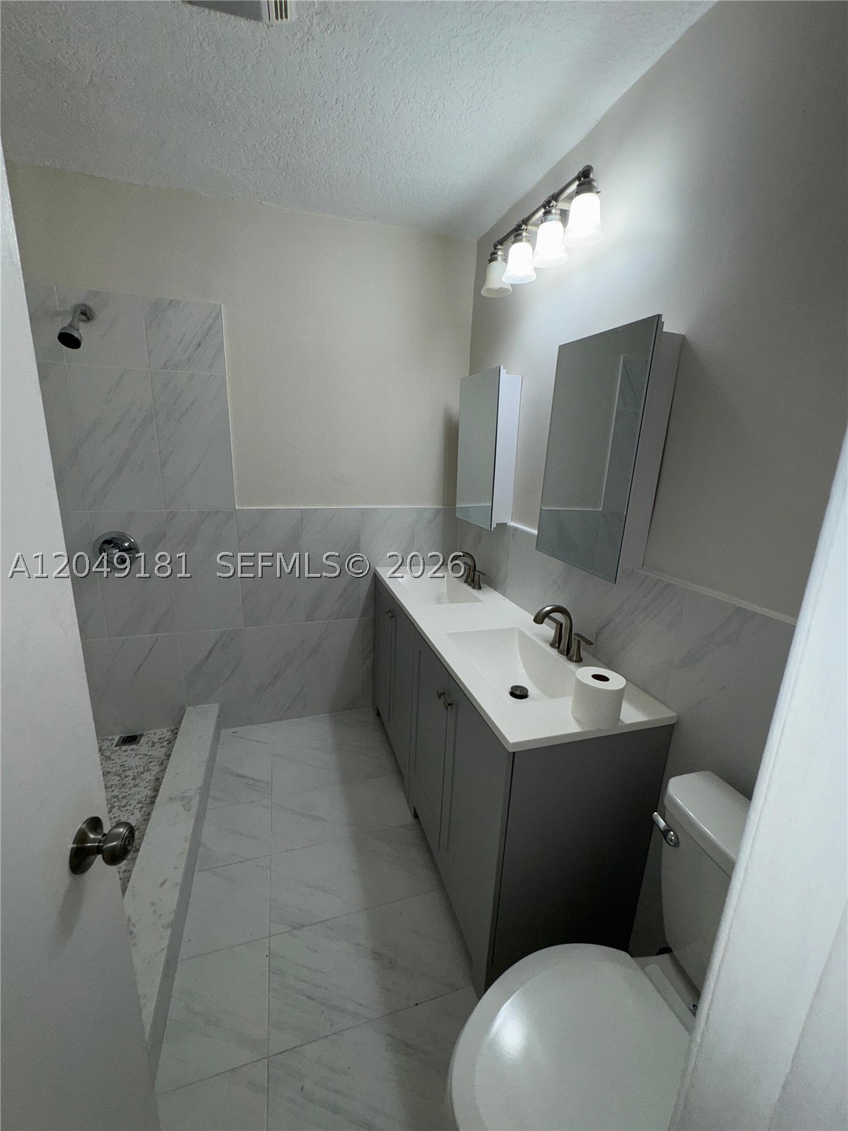 649 W Evanston Cir