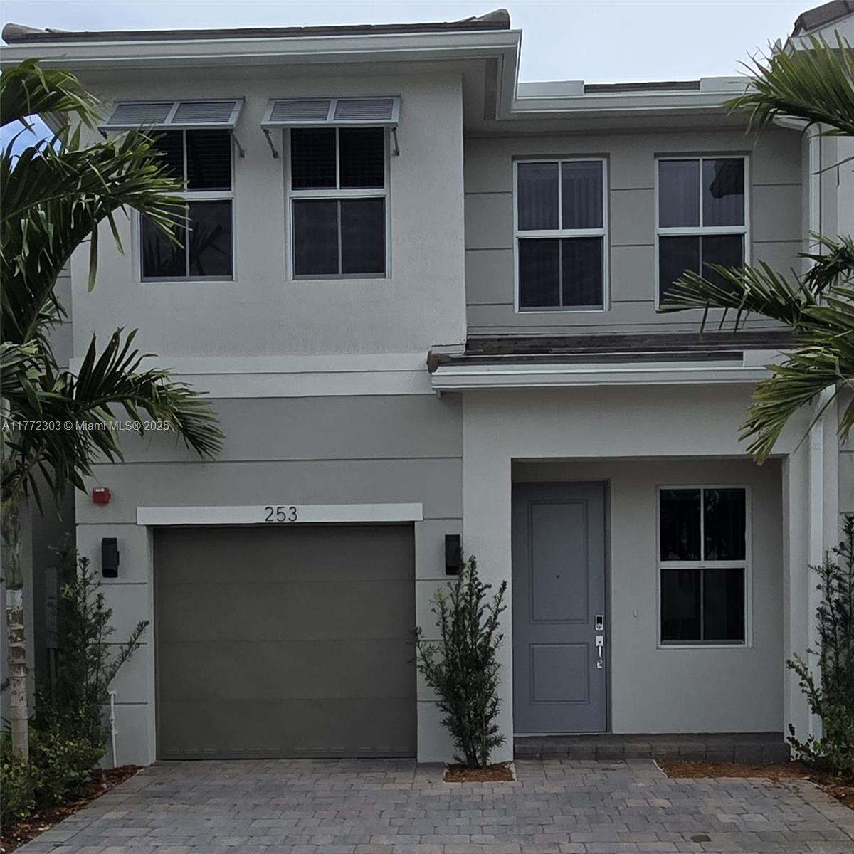 Rental Property at 253 Sw 170th Ave, Pembroke Pines, Miami-Dade County, Florida - Bedrooms: 4 
Bathrooms: 3  - $4,000 MO.