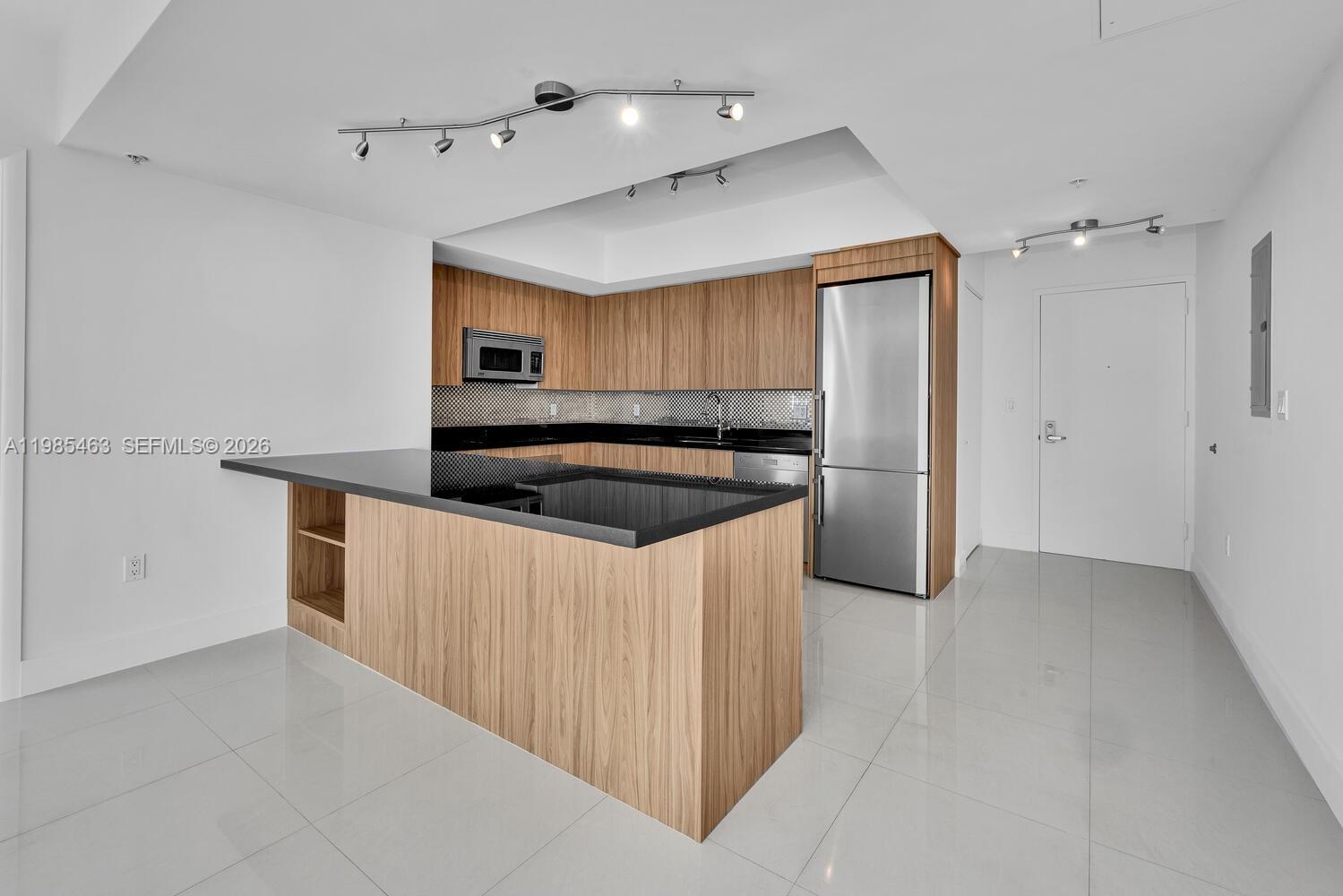 MINT CONDO - Residential