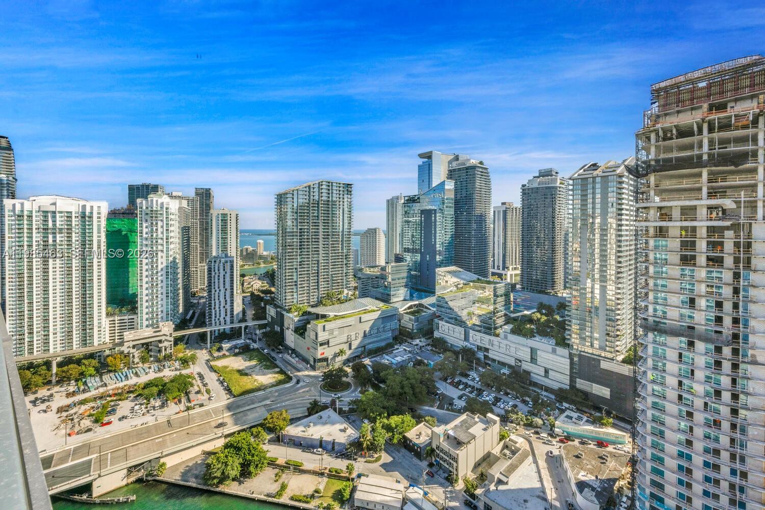 MINT CONDO - Residential