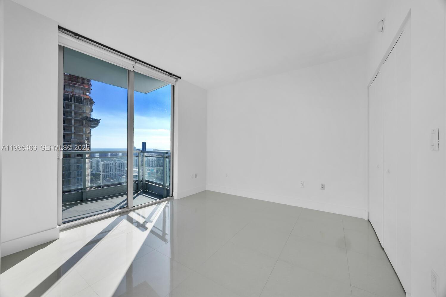 MINT CONDO - Residential