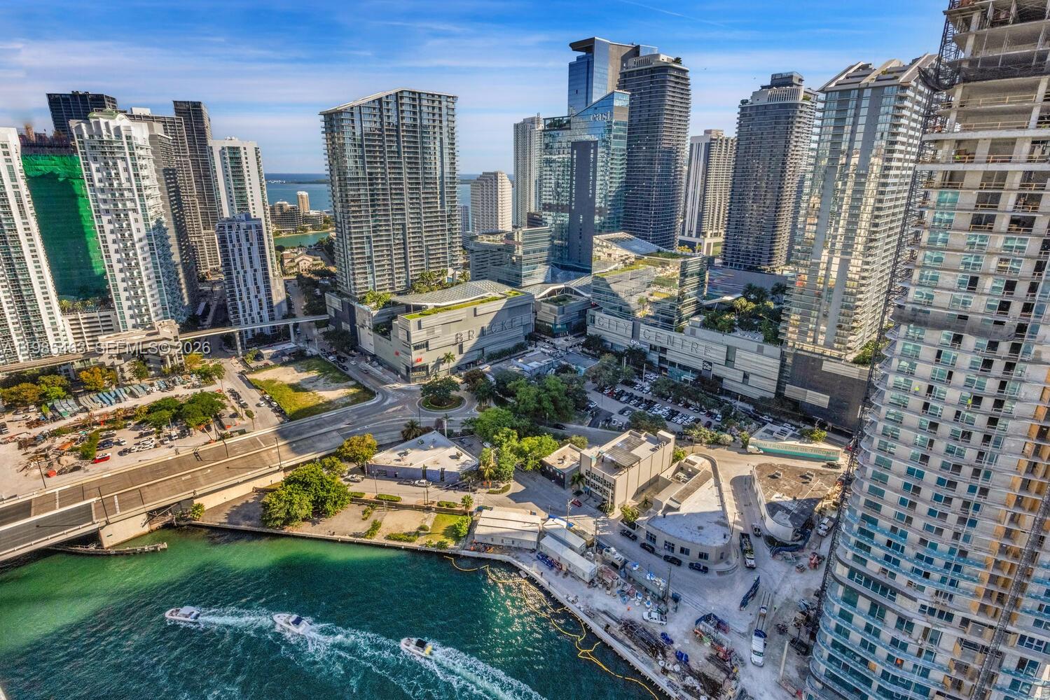 MINT CONDO - Residential