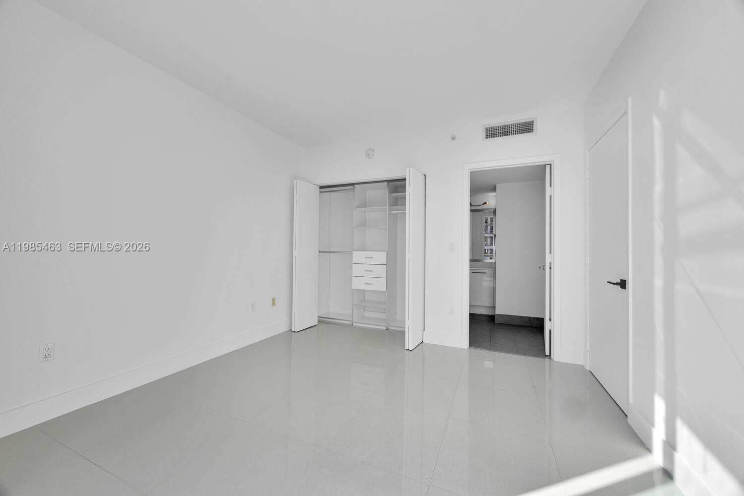 MINT CONDO - Residential