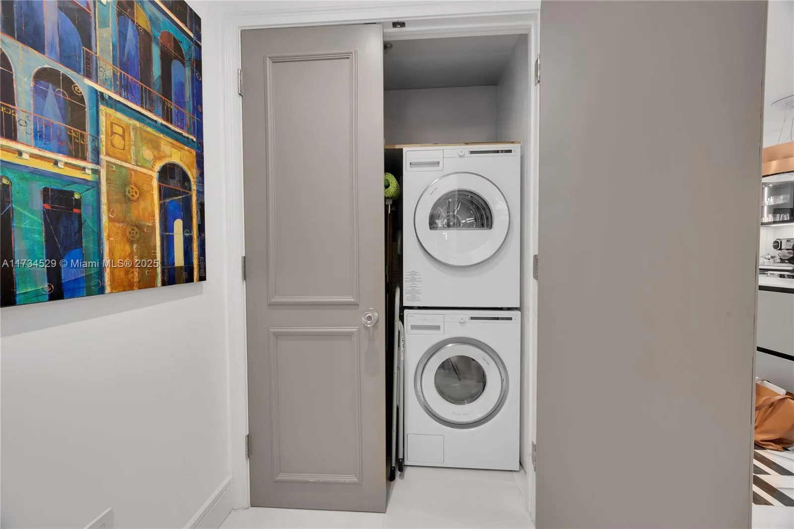 Miami, Florida 33133, United States, 2 Bedrooms Bedrooms, ,3 BathroomsBathrooms,Residential,Active,12612