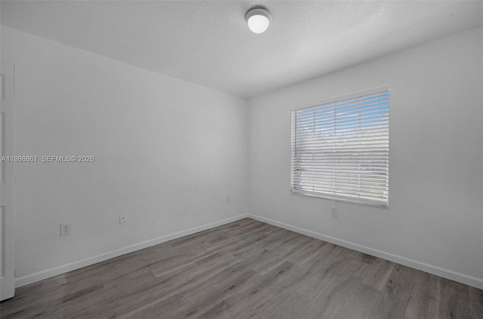 SILVER FALLS POD - Residential Lease