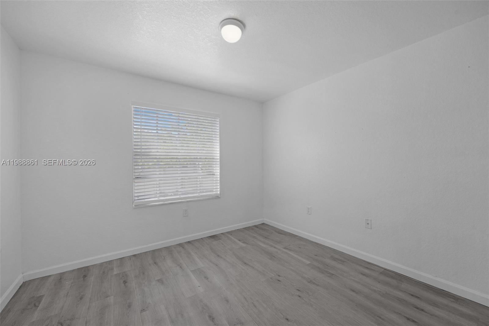 SILVER FALLS POD - Residential Lease