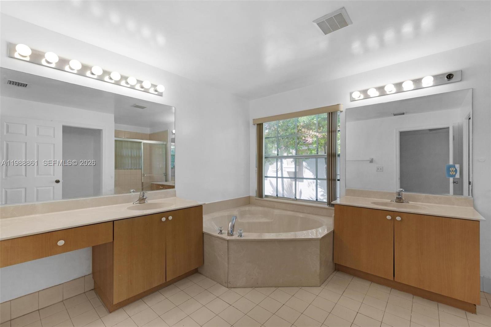 SILVER FALLS POD - Residential Lease