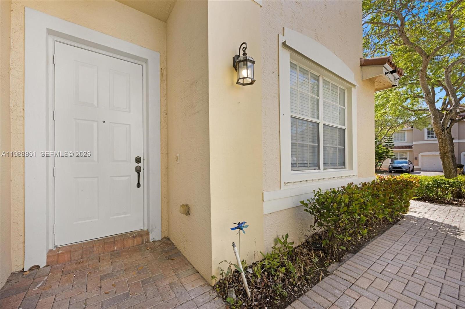 SILVER FALLS POD - Residential Lease