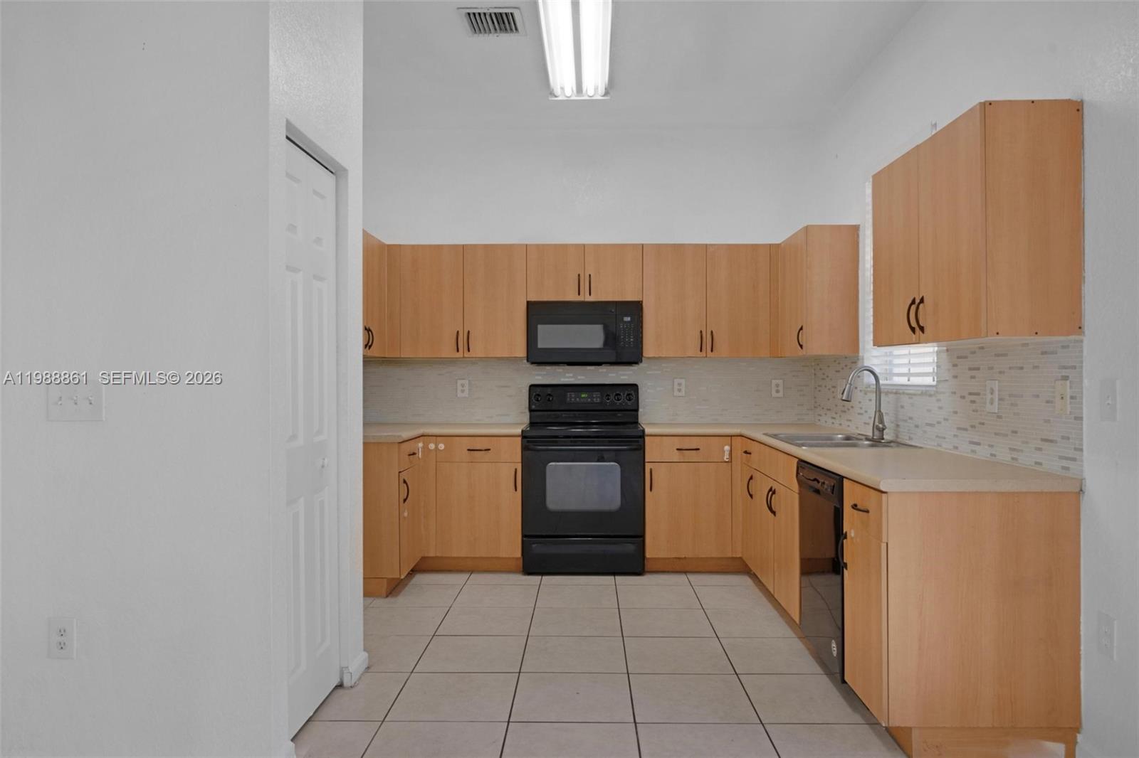 SILVER FALLS POD - Residential Lease