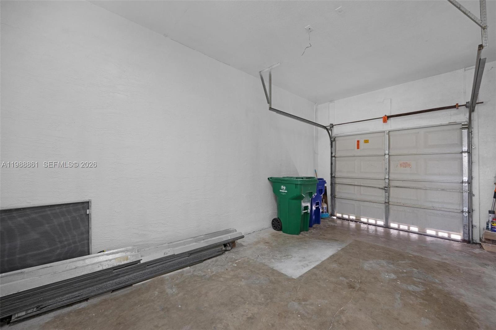 SILVER FALLS POD - Residential Lease