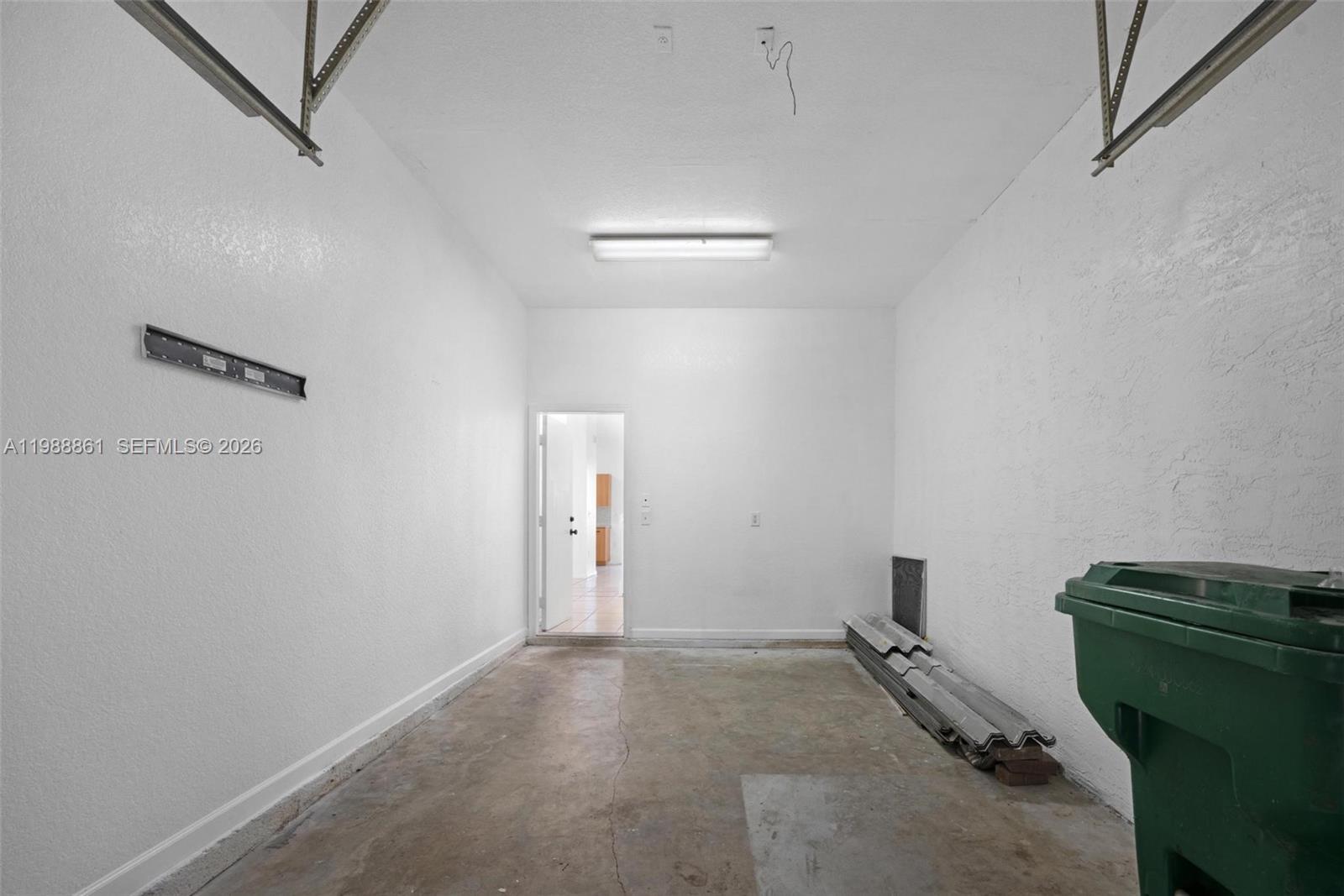 SILVER FALLS POD - Residential Lease