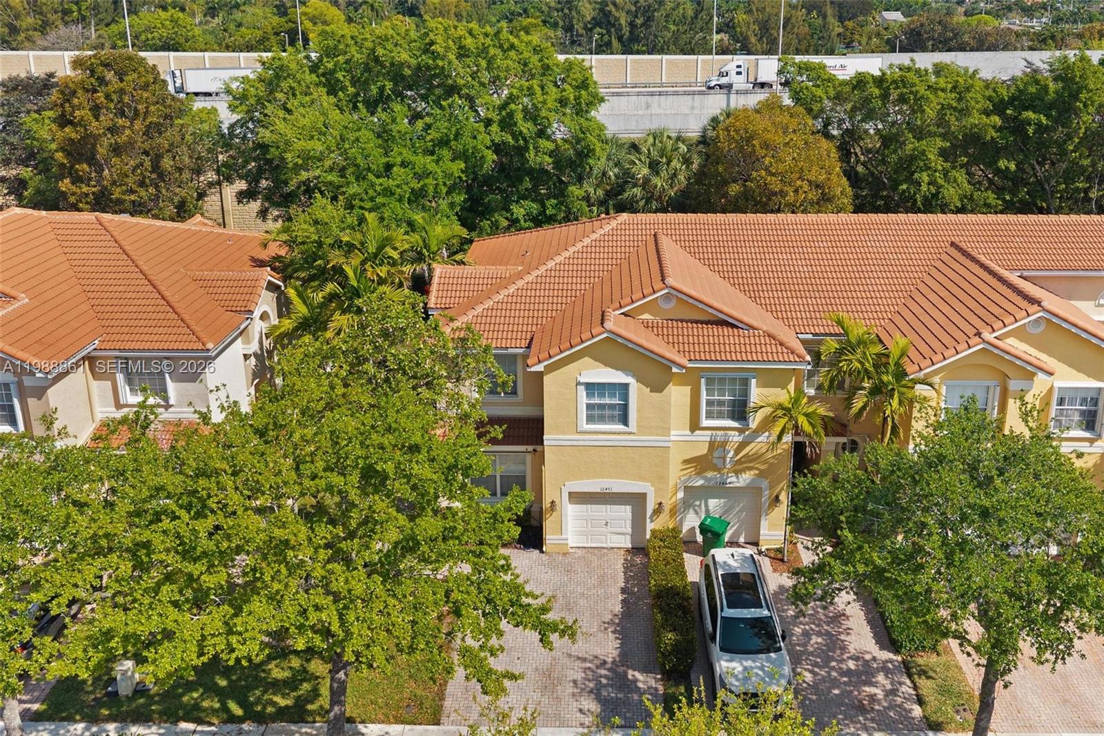 SILVER FALLS POD - Residential Lease