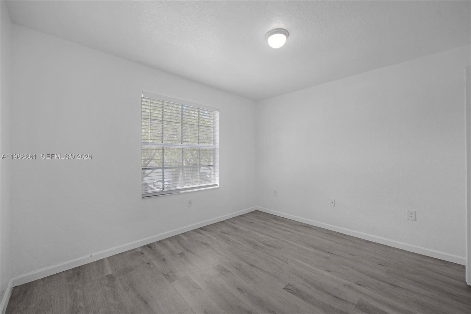 SILVER FALLS POD - Residential Lease