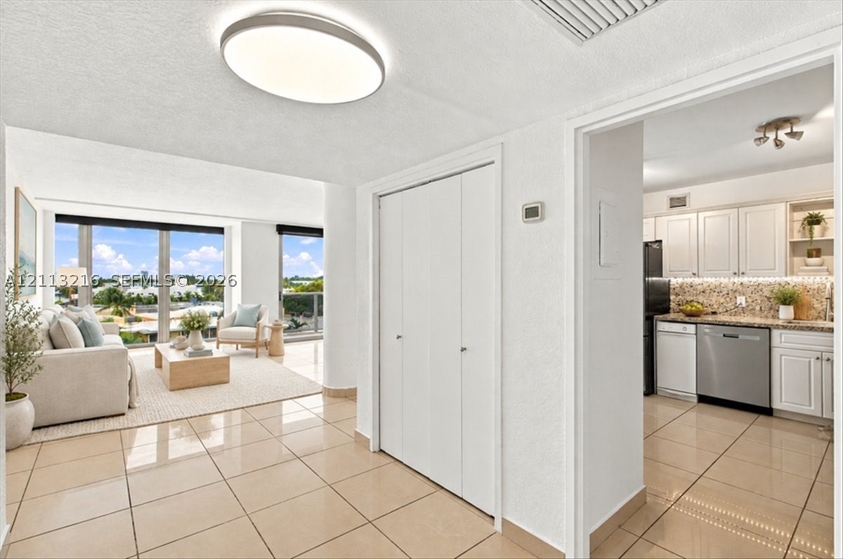 900 Bay Dr 425