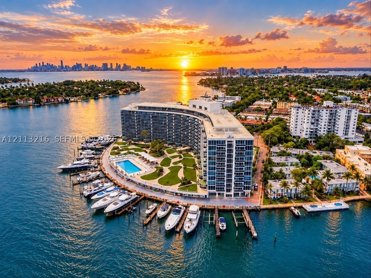 900 Bay Dr