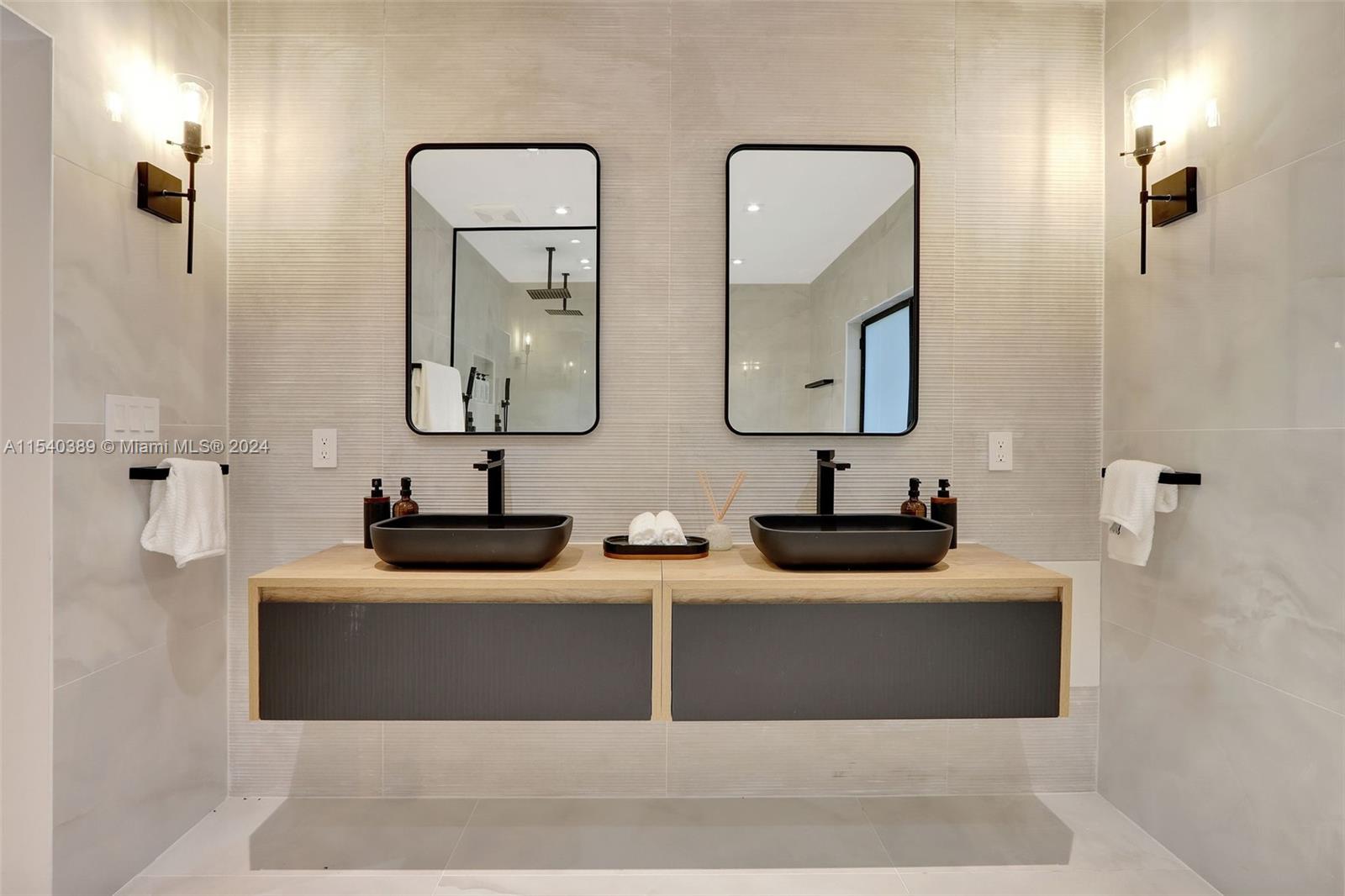 MIAMI SHORES SEC 8 REV - Residential