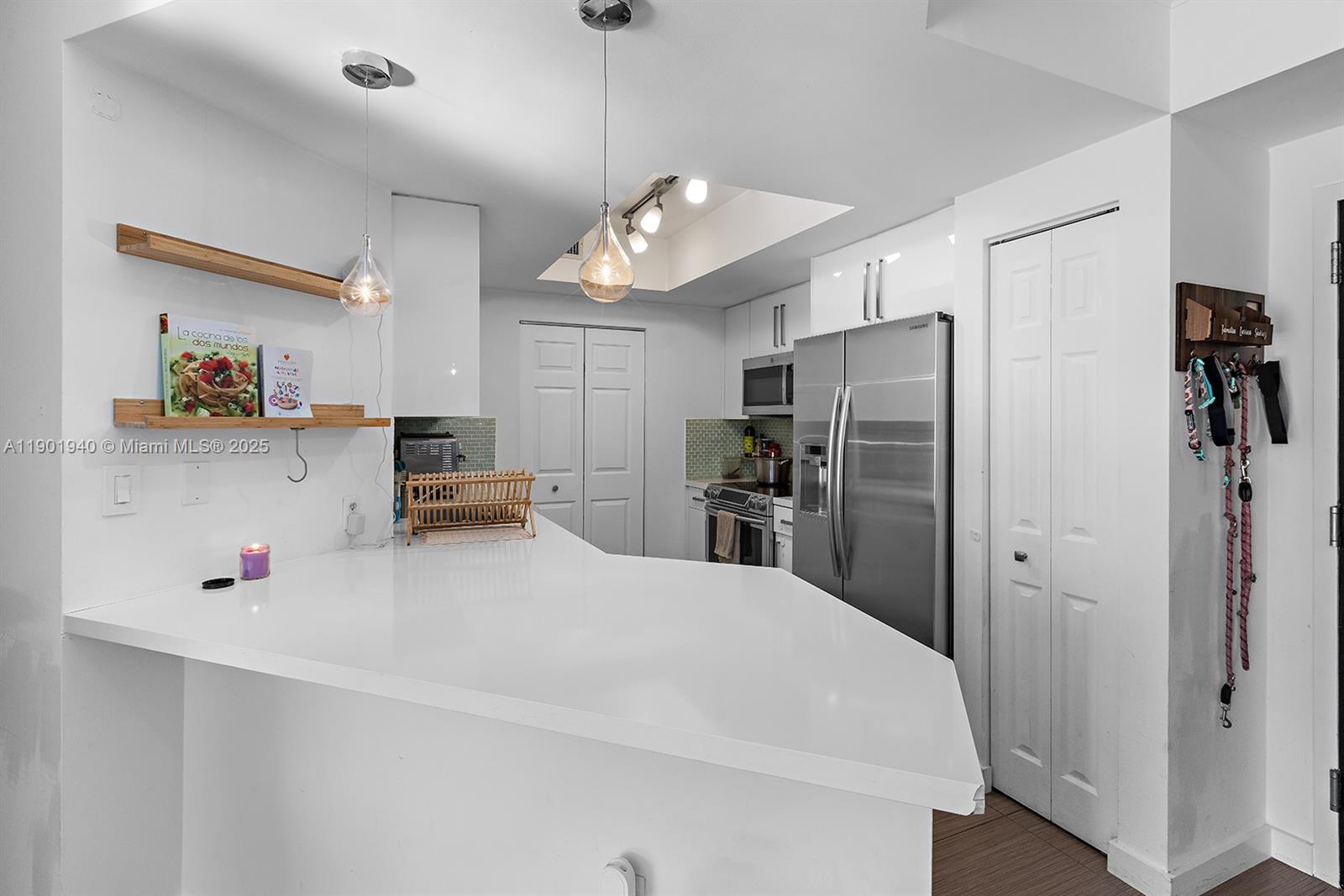 2000 N Bayshore Dr 519