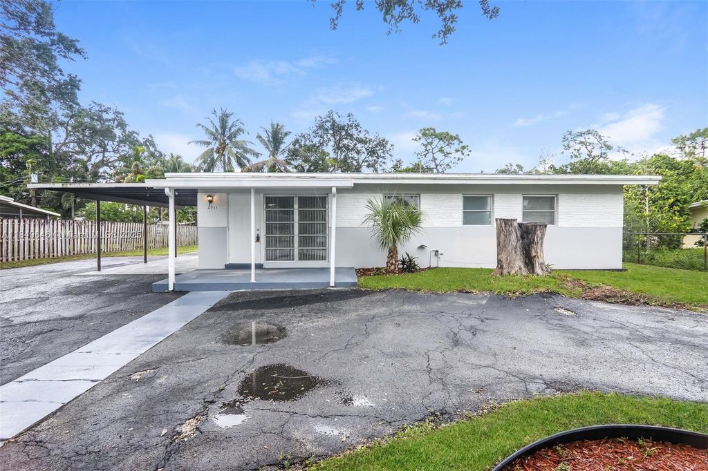 Photo of 2971 SW 14th St, Fort Lauderdale, FL 33312 (MLS # A11849646)
