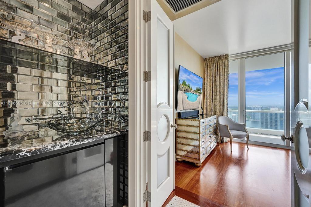 7000 ISL BLVD WILLIAMS IS - Residential