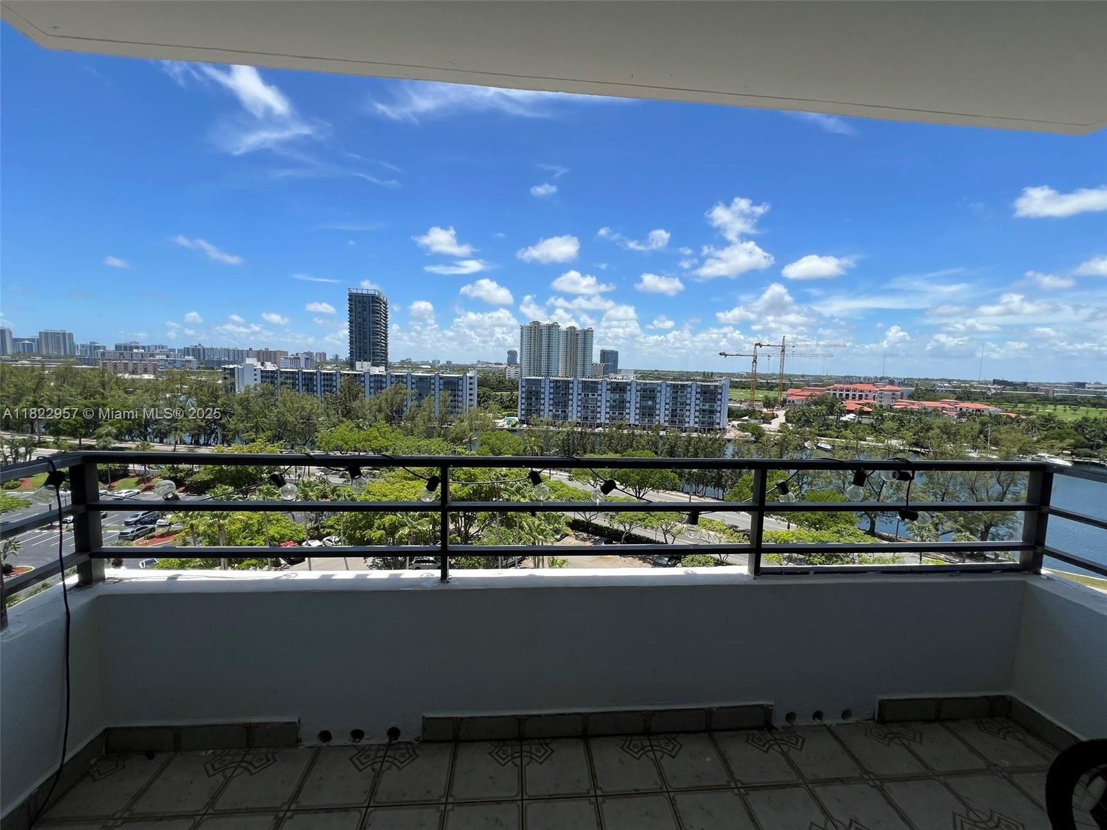 500 Three Islands Blvd 715, Hallandale Beach, Broward County, Florida - 1 Bedrooms  
2 Bathrooms - 