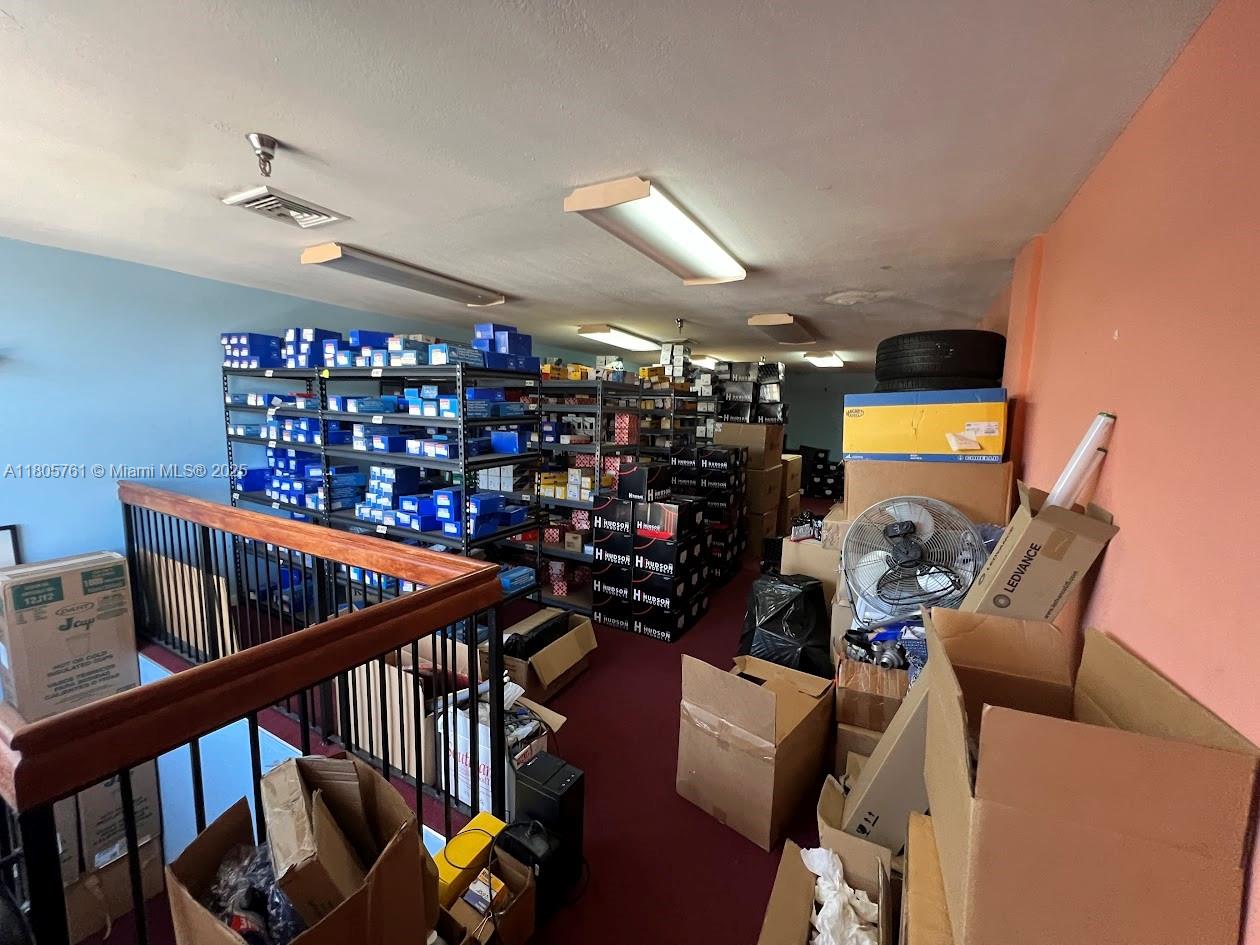 370 W 78th Rd