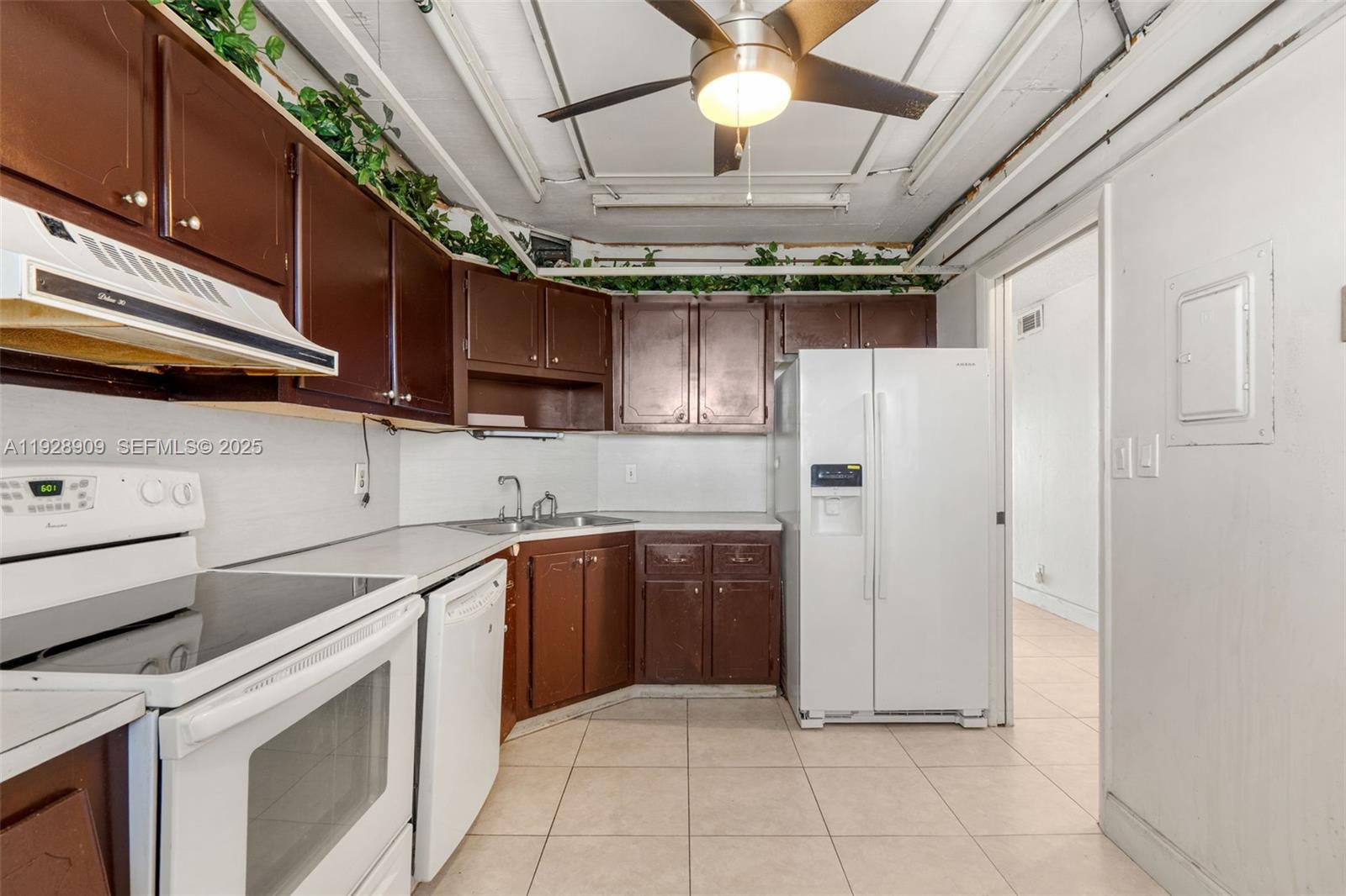 SEA MONARCH CONDO - Residential