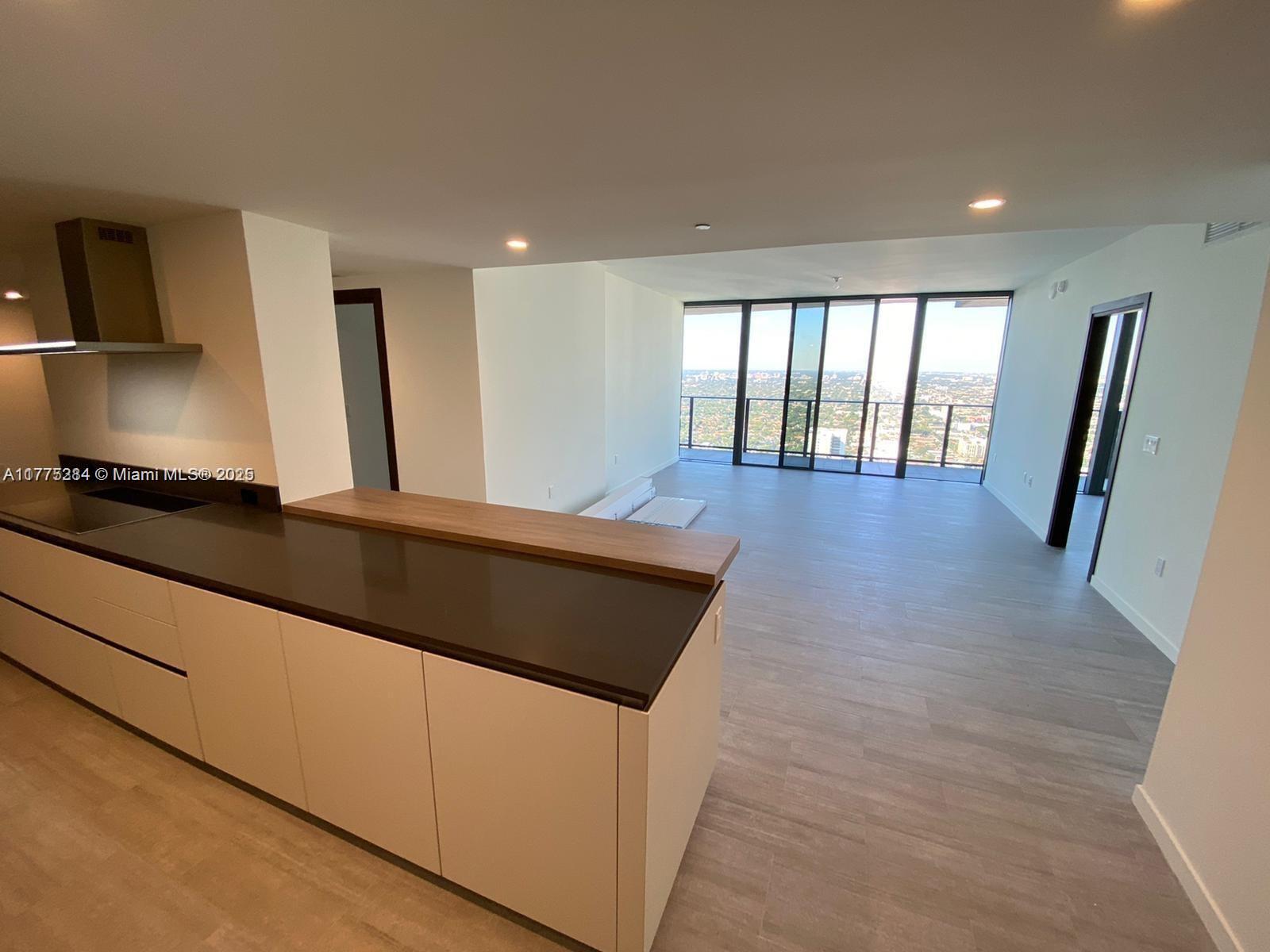 1000 Brickell Plz 4706