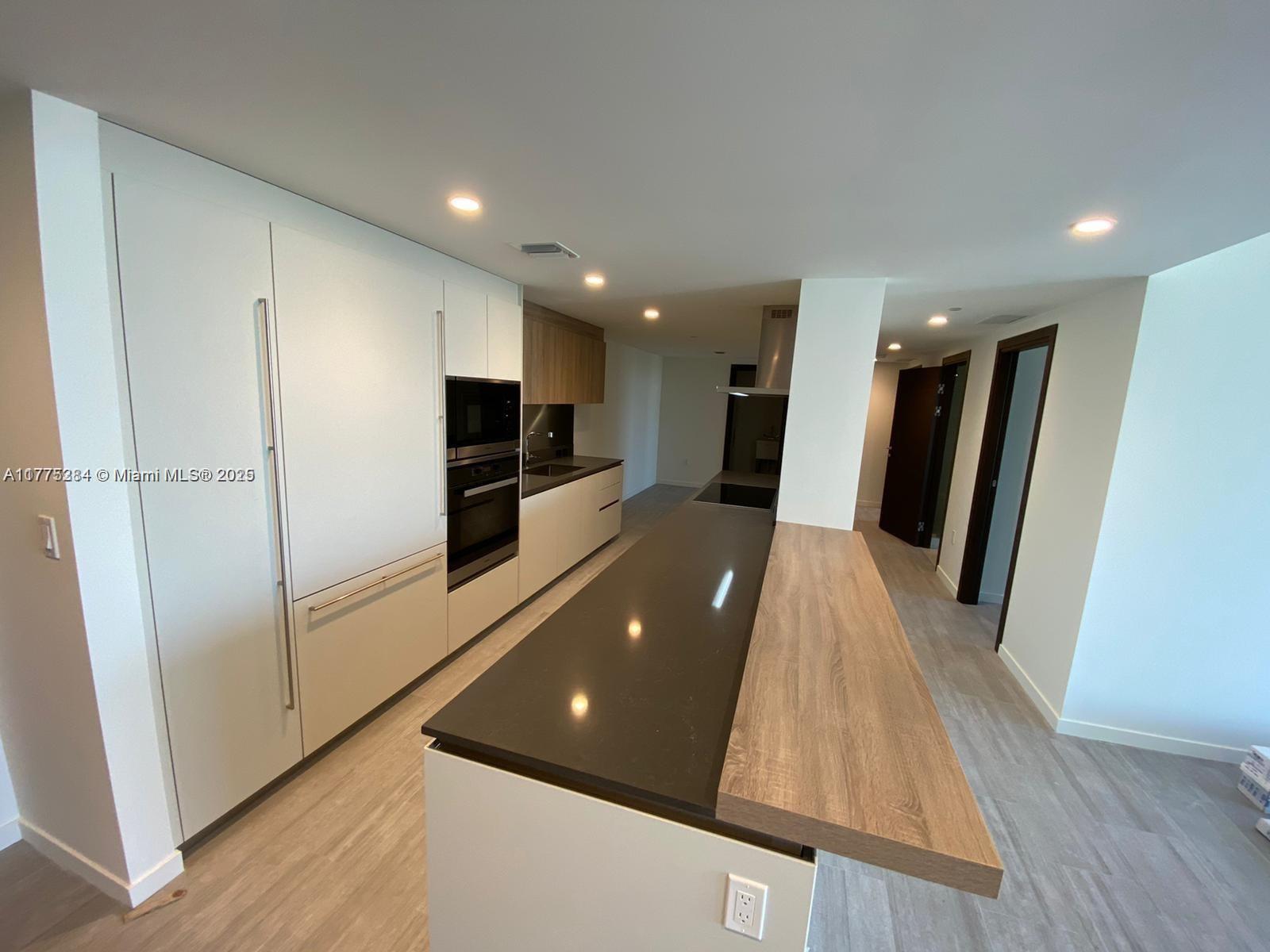 1000 Brickell Plz 4706