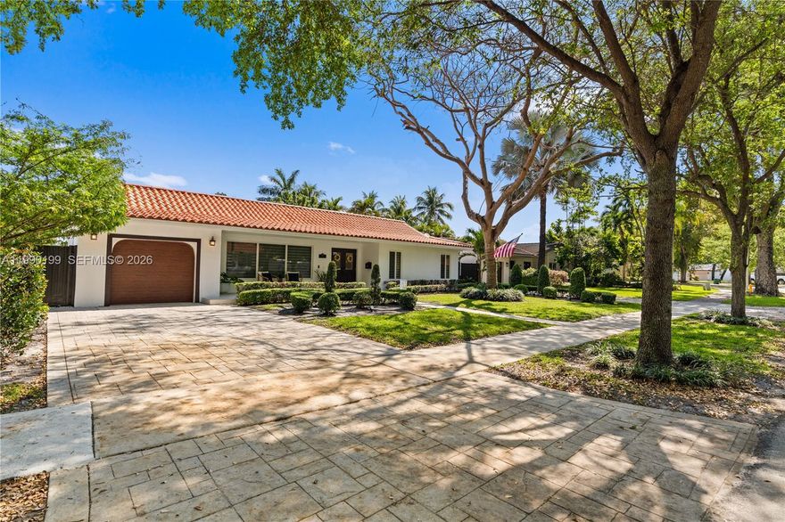 Welcome to this beautiful Gem in the heart of Miami Lakes. Completely updated in a contemporary modern design.
Three spacious bedrooms with Two Bathrooms, Family Room with view of the pool and lake and one car garage.