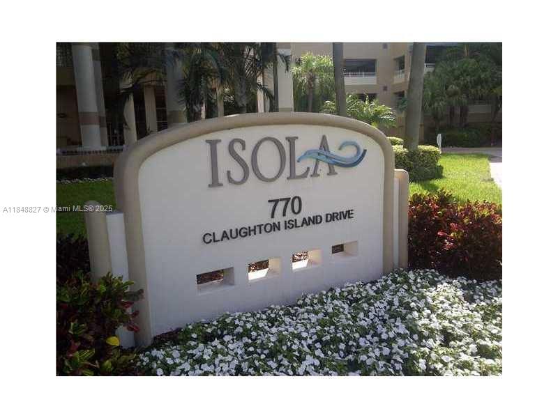 Corner apt on high floor with beautiful water views; stainless steel appliances, 2 master bedrooms, 2 assigned parking spaces.